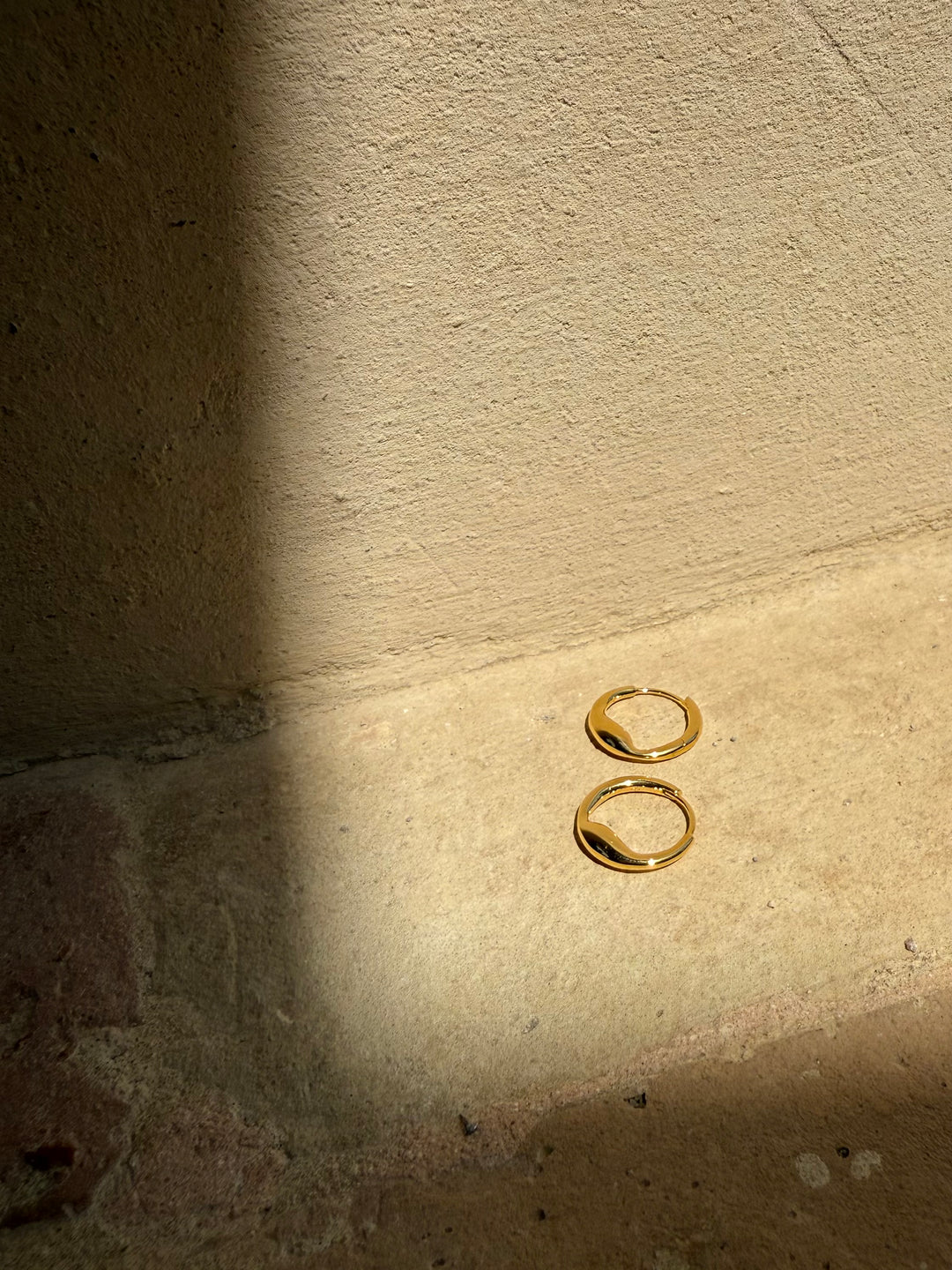 Heritage Minlani Gold Hoop Huggies Earrings